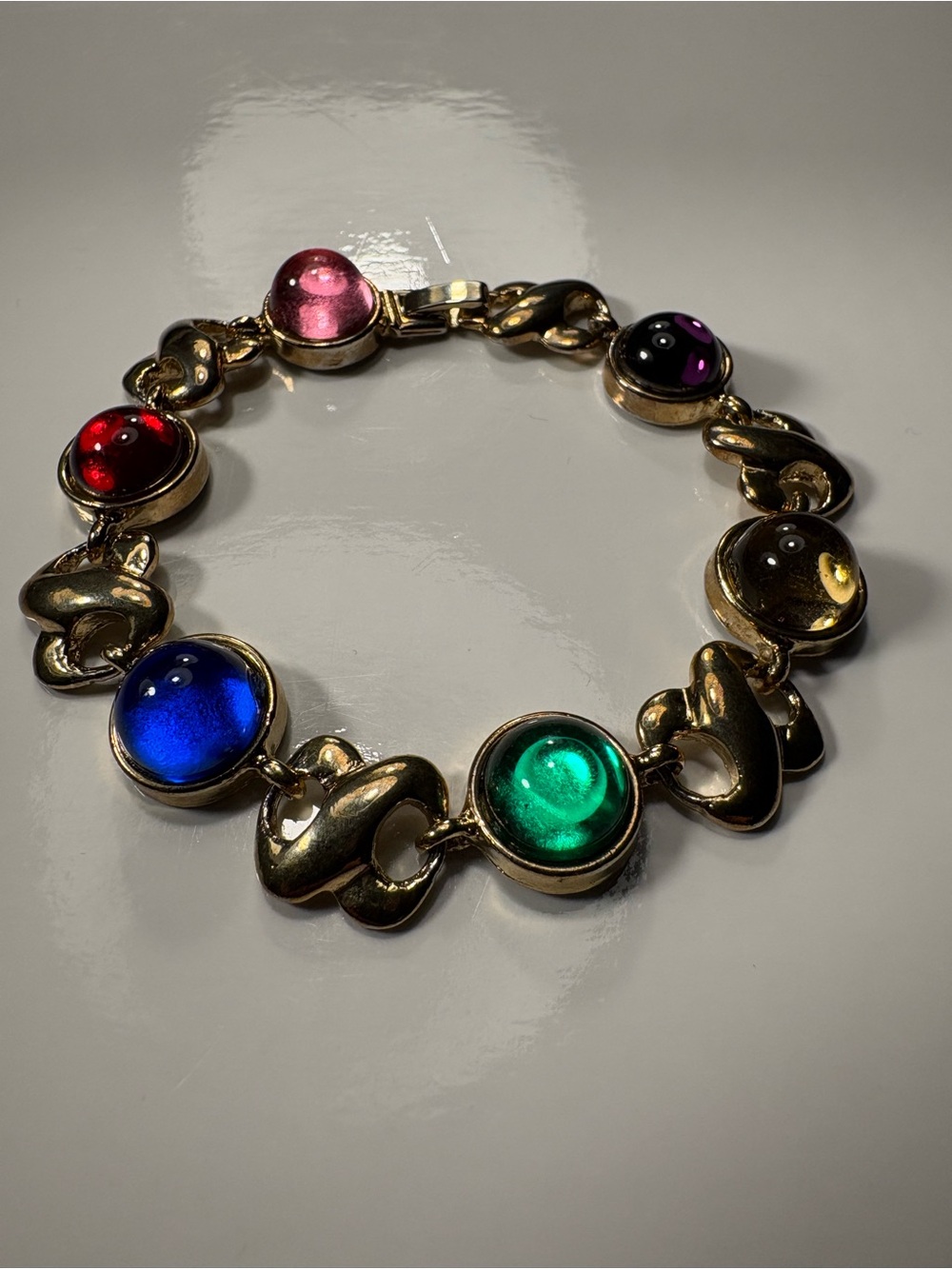 Vintage Jewel Tone Gripoix Cabochon Gold Tone Loop Chainlink Bracelet Mogul Gems